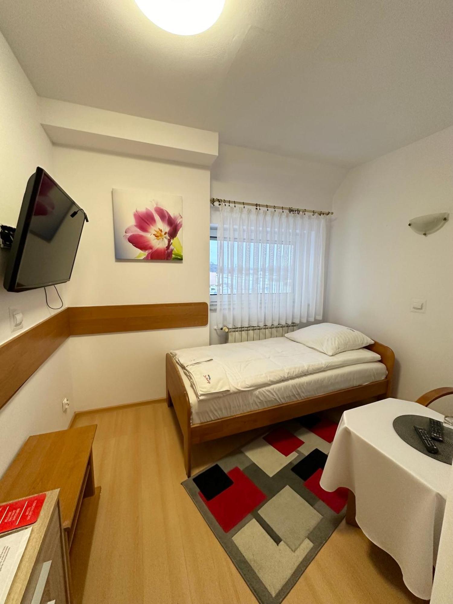 Motel Za Miedza Bralin Ngoại thất bức ảnh