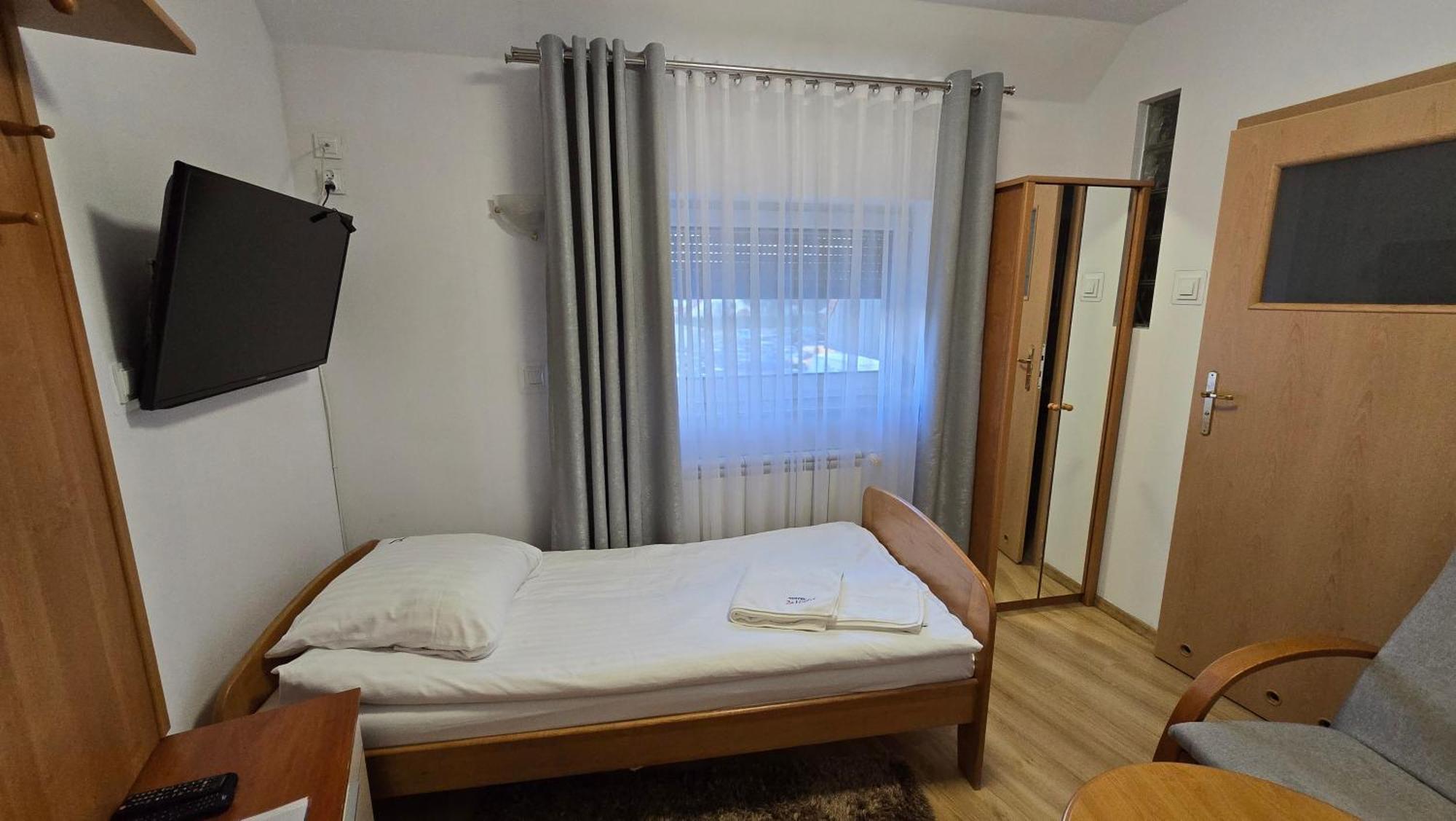 Motel Za Miedza Bralin Ngoại thất bức ảnh