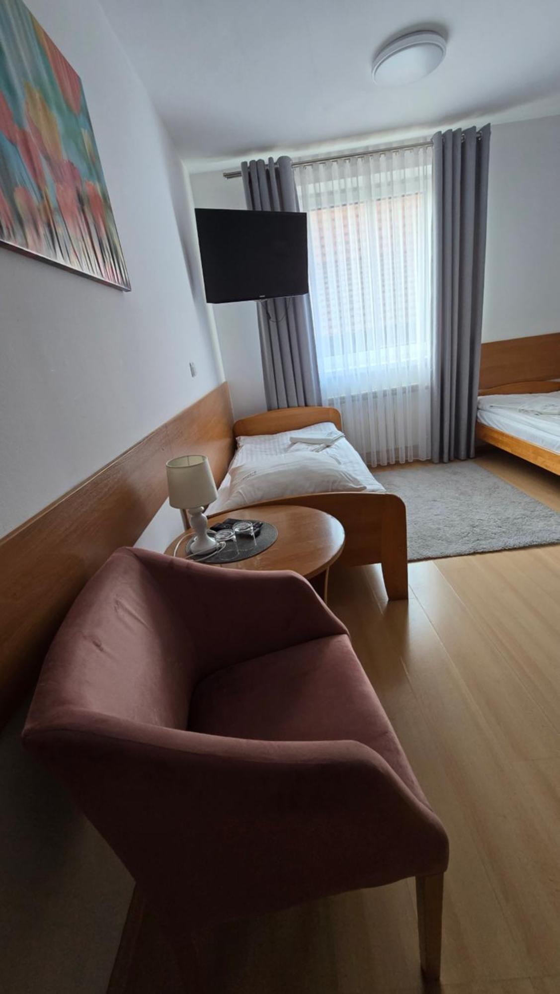 Motel Za Miedza Bralin Ngoại thất bức ảnh